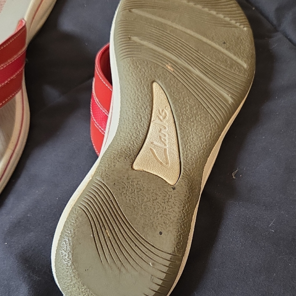 Clarks Red Floral Women's Sandals - Picture 4 of 6